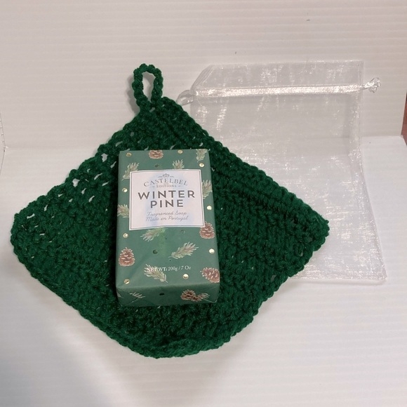 CASTELBEL Limited Edition Winter Pine Fragrance Bath Bar and Washcloth Gift Set - Picture 6 of 16